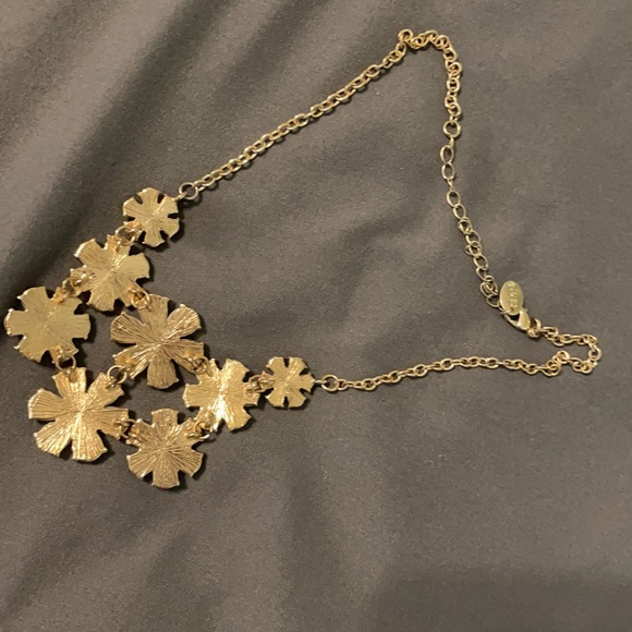🛍️5 for $20🛍️ Flower Necklace - Picture 4 of 4
